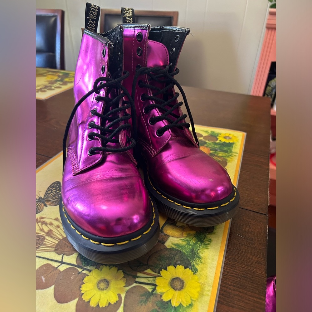 Dr. Martens 1402 hot pink boot